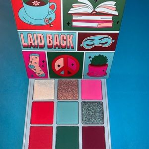 Laid back pallette with 9 colors and big mirror. New